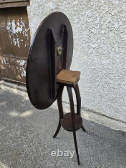 Three-legged mahogany guéridon with tilt-top, Directoire period / early 19th century