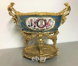 Top Of The Table In Porcelain And Golden Bronze From The 19th Century