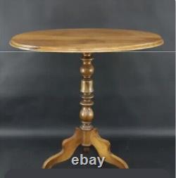 Tripod table in walnut, 19th century, removable oval top (deliverable)