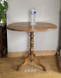 Tripod table in walnut, 19th century, removable oval top (deliverable)