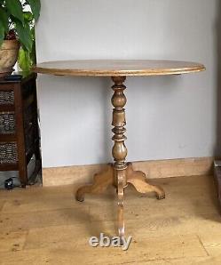 Tripod table in walnut, 19th century, removable oval top (deliverable)