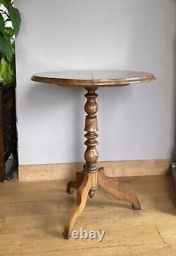 Tripod table in walnut, 19th century, removable oval top (deliverable)