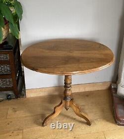 Tripod table in walnut, 19th century, removable oval top (deliverable)