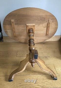 Tripod table in walnut, 19th century, removable oval top (deliverable)