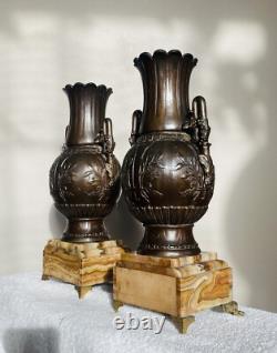 Vases, 19th century mantel garniture, claw feet in bronze (available for delivery)