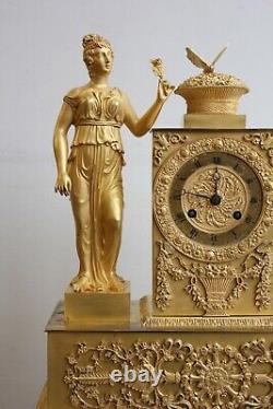 Woman's Pendule At The Urne And At The Butterfly Period 19th