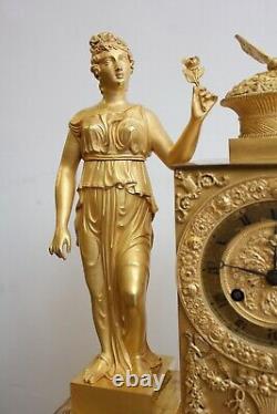 Woman's Pendule At The Urne And At The Butterfly Period 19th