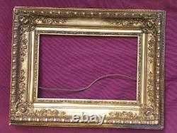 Wood and gilded stucco key frame from the 19th century