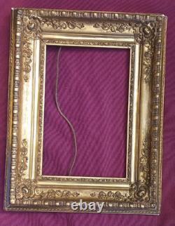 Wood and gilded stucco key frame from the 19th century
