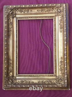 Wood and gilded stucco key frame from the 19th century