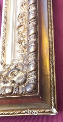 Wood and gilded stucco key frame from the 19th century