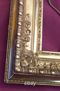 Wood and gilded stucco key frame from the 19th century