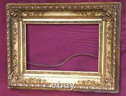 Wood and gilded stucco key frame from the 19th century