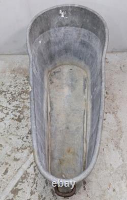 Zinc tub or bathtub, 19th century
