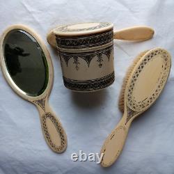 ACCESSOIRES de TOILETTE XIXème époque VICTORIENNE