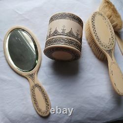 ACCESSOIRES de TOILETTE XIXème époque VICTORIENNE