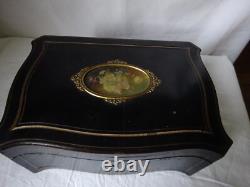 ANCIEN COFFRET EN BOIS NOIRCIS AVEC MEDAILLON EPOQUE NAPOLEON 3- XIXème siècle
