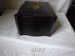 ANCIEN COFFRET EN BOIS NOIRCIS AVEC MEDAILLON EPOQUE NAPOLEON 3- XIXème siècle