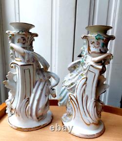ANCIENNE PAIRE DE BOUGEOIRS PORCELAINE ET BISCUITS EPOQUE XIXème