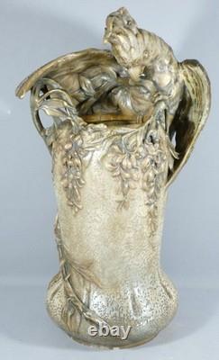 Amphora Austria, très grand vase au cacatoës en céramique, époque fin XIX ème