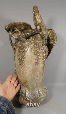 Amphora Austria, très grand vase au cacatoës en céramique, époque fin XIX ème