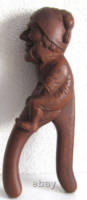 Ancien grand Casse noix en bois personnage époque XIXème siècle art populaire