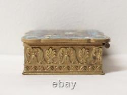 Ancienne Boîte à timbres en bronze doré et émaillé époque NIII. XIXème siècle