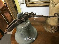 Ancienne grosse cloche de propriété ou de cour époque XIX ème siècle 30 cm diam