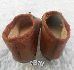 Ancienne paire chaussures poupée Parisienne époque fin XIXème