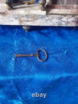 Ancienne pendule en bronze a décors d'angelots époque fin 19é début 20é louis16