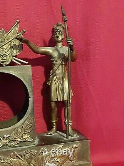 Ancienne petite pendule en bronze doré, époque Empire XIX ème s