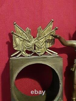 Ancienne petite pendule en bronze doré, époque Empire XIX ème s