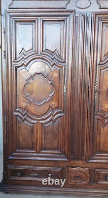 Armoire Louis XIV en chêne massif époque 18ème
