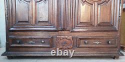 Armoire Louis XIV en chêne massif époque 18ème