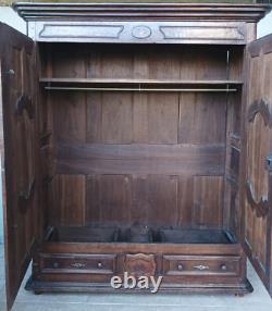 Armoire Louis XIV en chêne massif époque 18ème