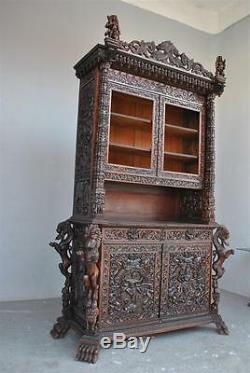 Armoire des Indes d'époque XIXème très richement sculptée