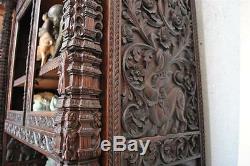 Armoire des Indes d'époque XIXème très richement sculptée