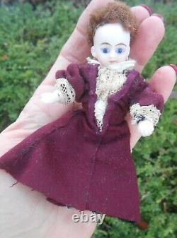 Belle poupée mignonnette taille 11 cm d'époque fin XIXème