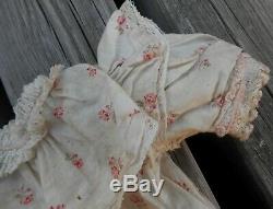 Belle robe présentation BB Jumeau fleurettes roses Taille 7/8 époque XIXème