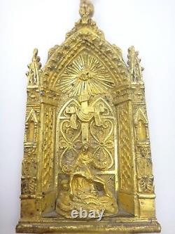Bénitier en bronze doré de style Gothique Pieta époque Empire XIXeme