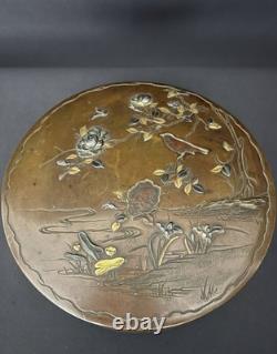 Boîte japonaise ancienne en bronze à décor incrusté, époque Meiji