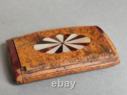 Boîte tabatière en loupe couvercle à décor nacre, d'Époque XIXème siècle