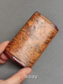 Boîte tabatière en loupe couvercle à décor nacre, d'Époque XIXème siècle