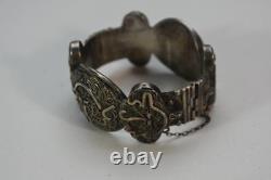 Bracelet en argent à décor d'arabesques époque fin XIXème