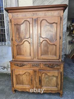 Buffet deux-corps d'époque Louis XV en noyer massif XVIIIe siècle