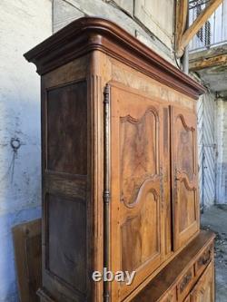 Buffet deux-corps d'époque Louis XV en noyer massif XVIIIe siècle