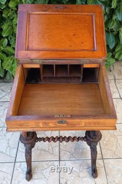 Bureau Davenport en noyer marqueté époque Victorienne