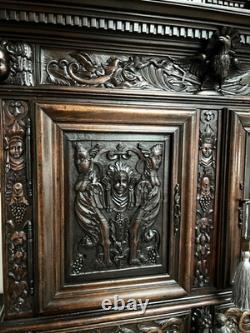 Cabinet en noyer de style. Haute époque, renaissance, collections, bois sculpté