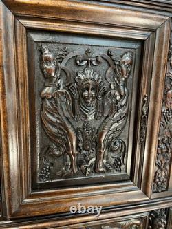 Cabinet en noyer de style. Haute époque, renaissance, collections, bois sculpté