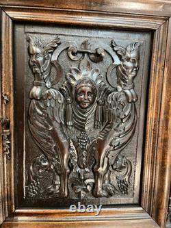 Cabinet en noyer de style. Haute époque, renaissance, collections, bois sculpté